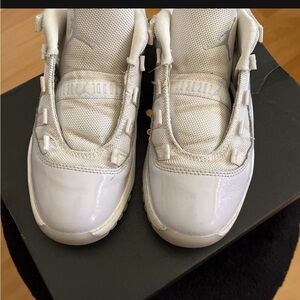 Youth Jordan 11 Retro Low. White/Violet. Girls size 3